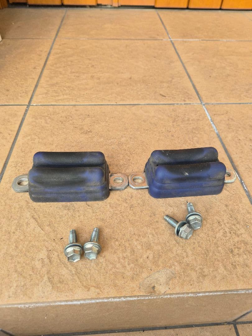 ハイエース　美品玄武2.5インチブロックUボルト付き　バンプセット