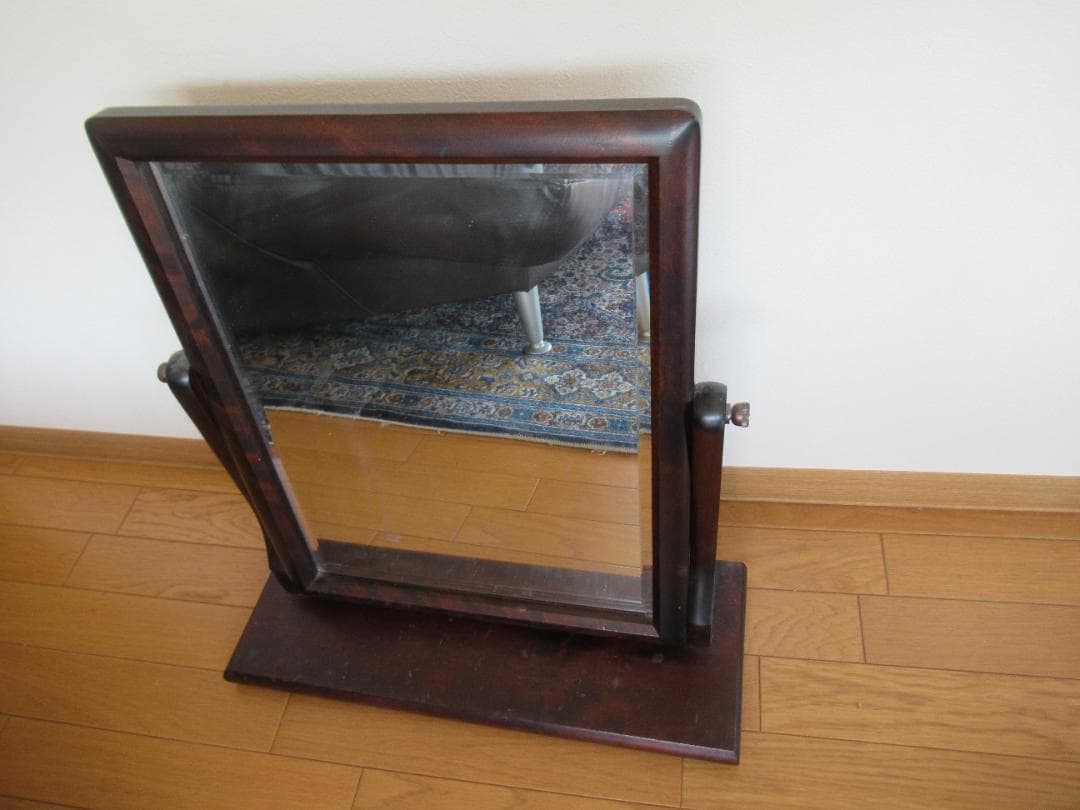 卓上鏡　イギリス製　木製　ねじ式で角度が変えられる