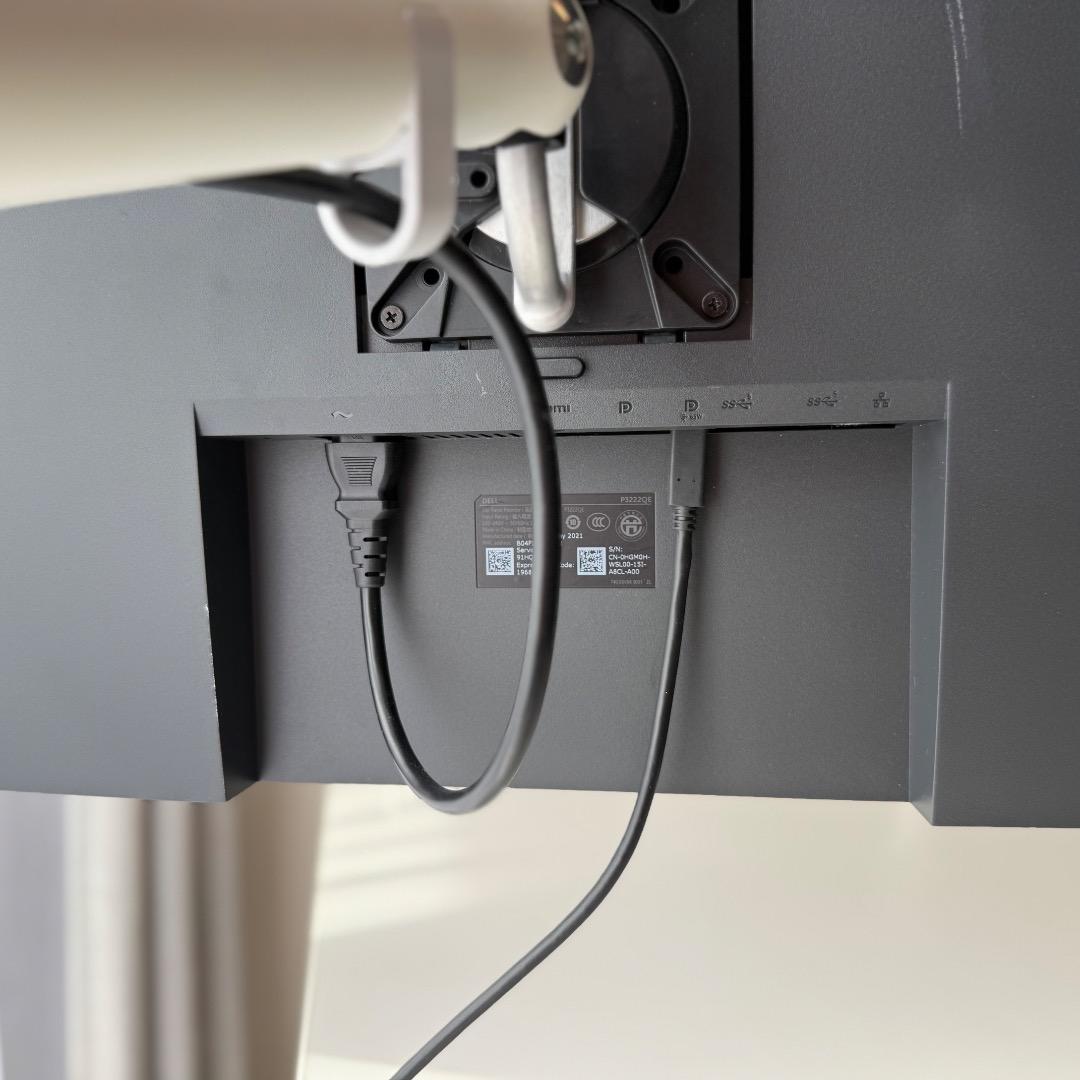 Dell P3222QE 31.5インチ 4K ＋ ハーマンミラー フロー