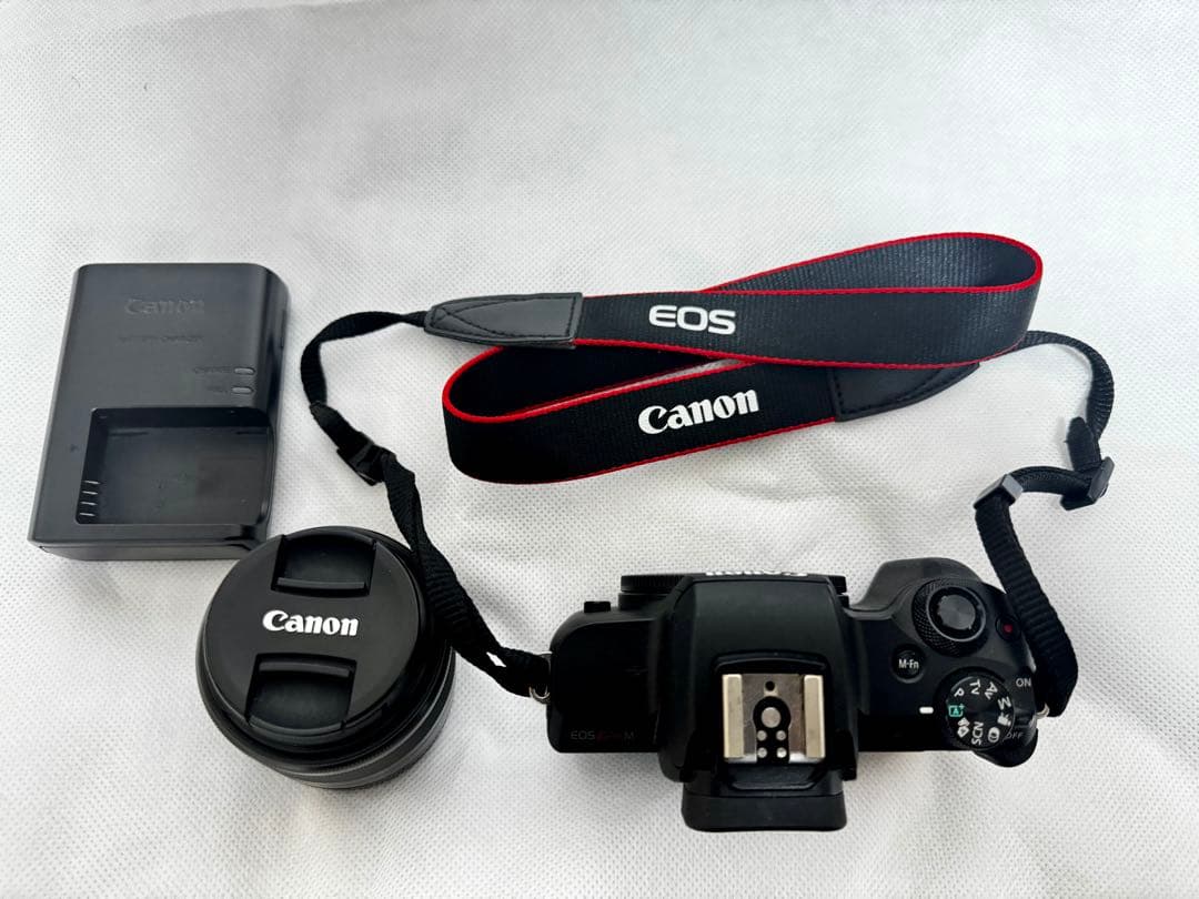 Canon EOS Kiss M ブラック 15-45mm レンズキット