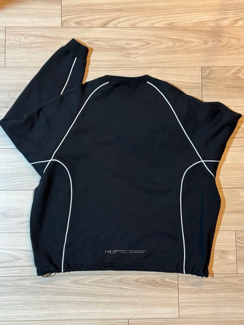 HUF ブラック ロゴ入り 長袖カットソー