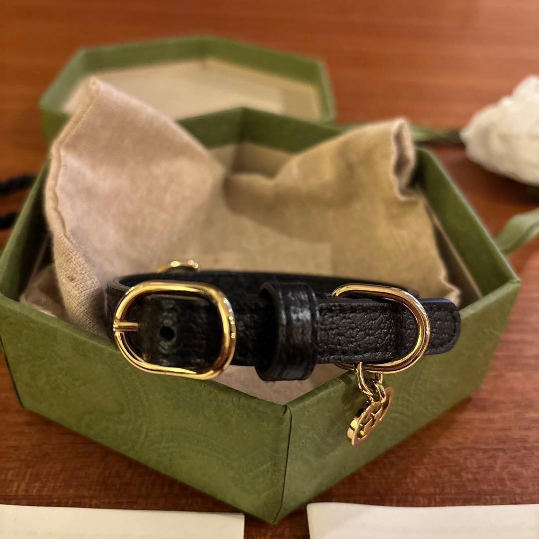 GUCCI ブラックレザー首輪 ゴールド金具付き