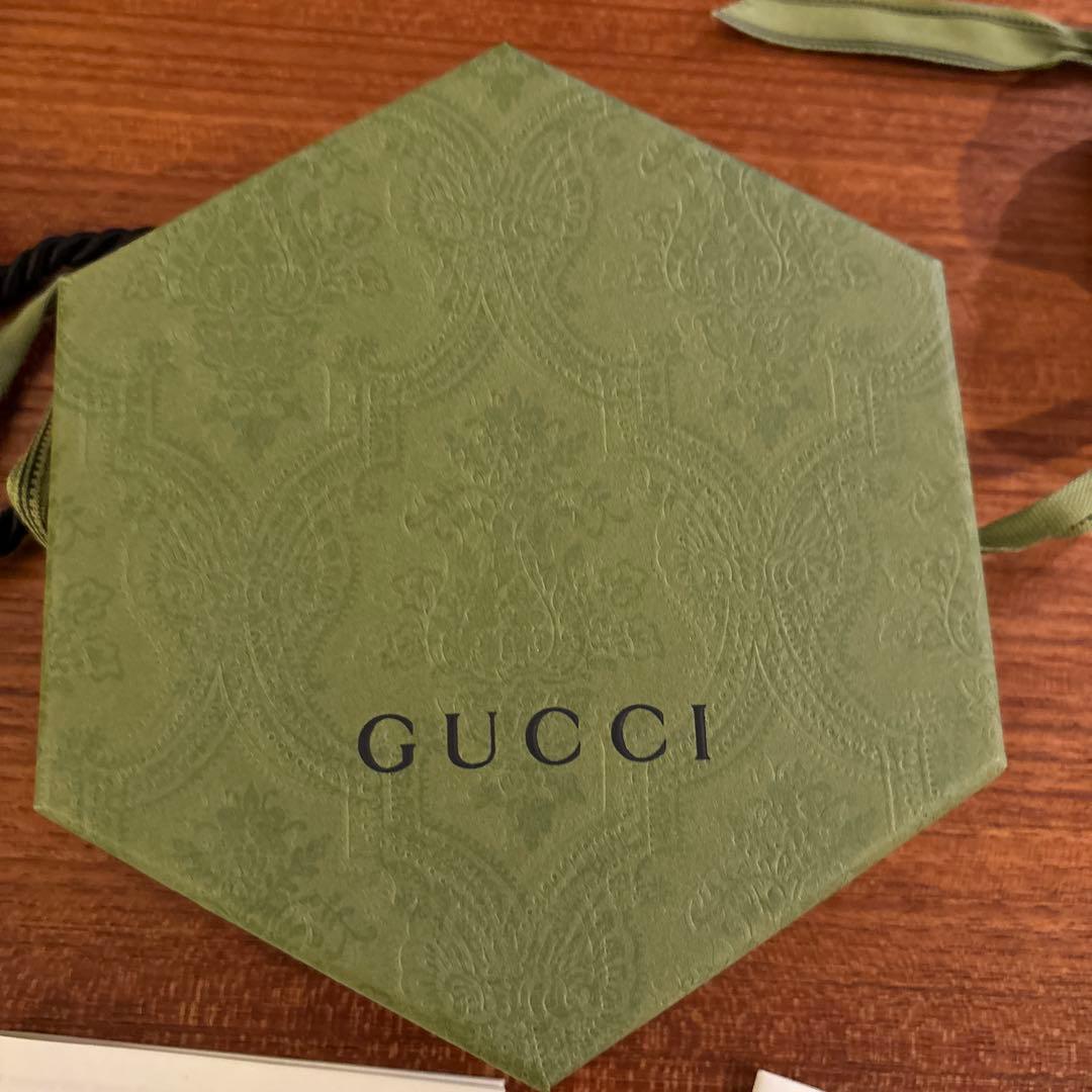 GUCCI ブラックレザー首輪 ゴールド金具付き