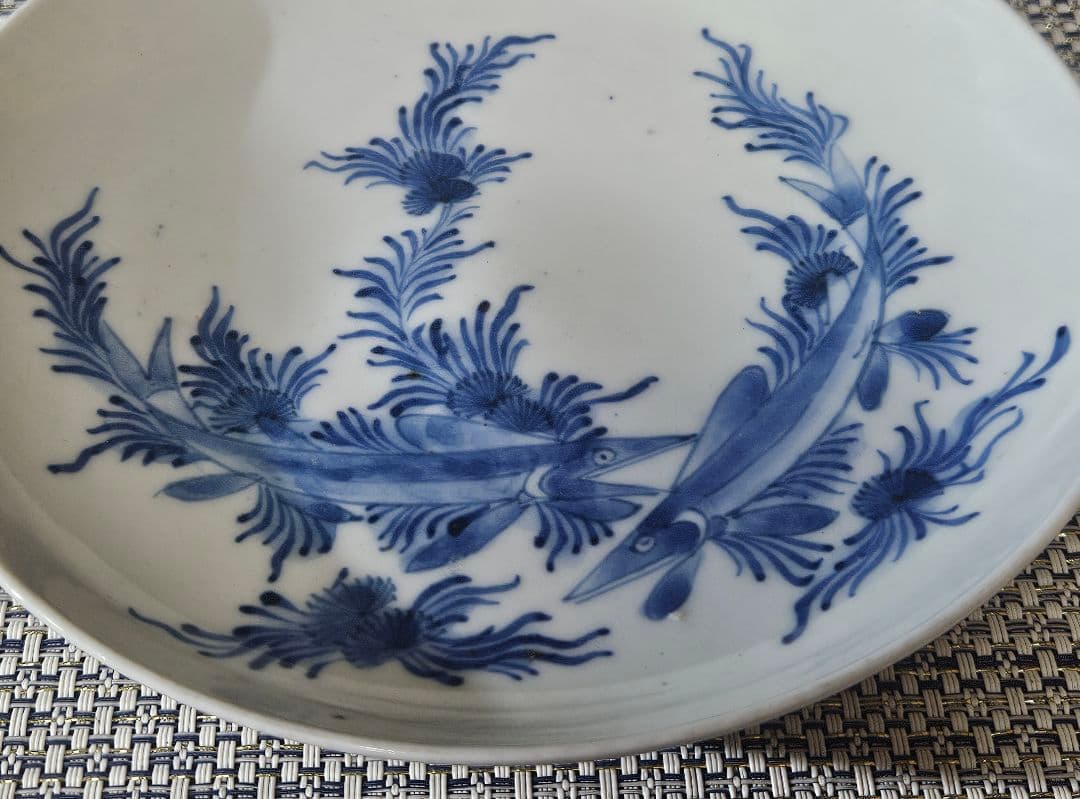 【名品❗】江戸時代前期〜中期　藍九谷様式 鮎の図　16.8cm皿　皿裏　唐草文様