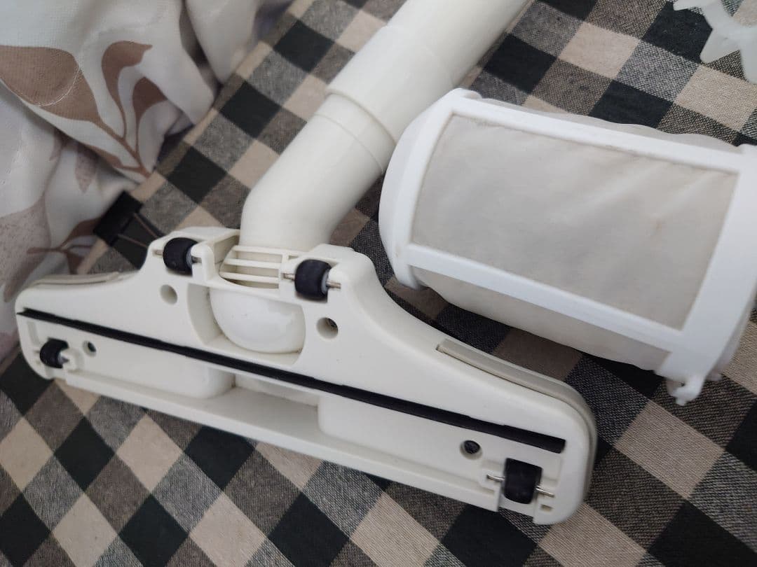 おしお　Hitachi Koki コードレス掃除機 14.4V 6.0Ah