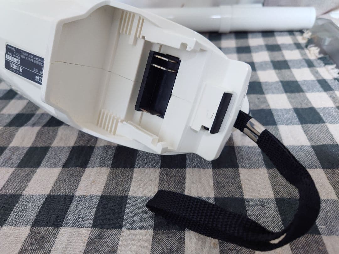 おしお　Hitachi Koki コードレス掃除機 14.4V 6.0Ah