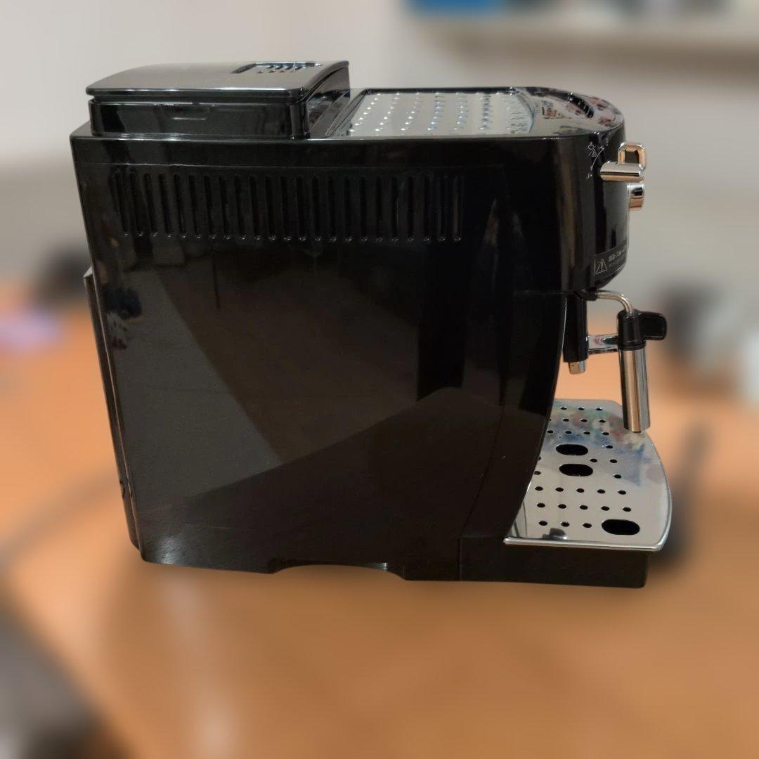 デロンギ Magnifica S ブラック ミルクジャグ付き