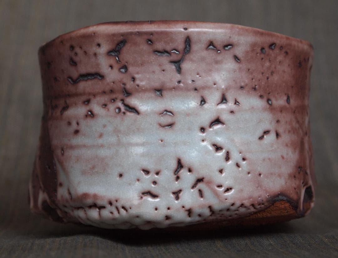 人気作家★山田和《師：加藤唐九郎》〈紫・炎舞〉志野茶碗★共箱・布