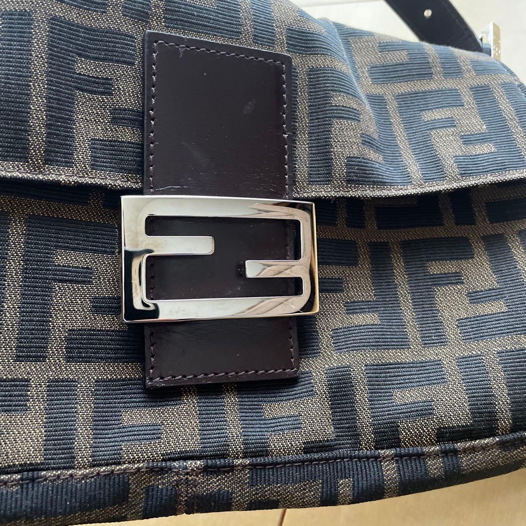 希少ロゴキャンバスショルダーバッグ　FENDIフェンデズッカ柄マンマバケット