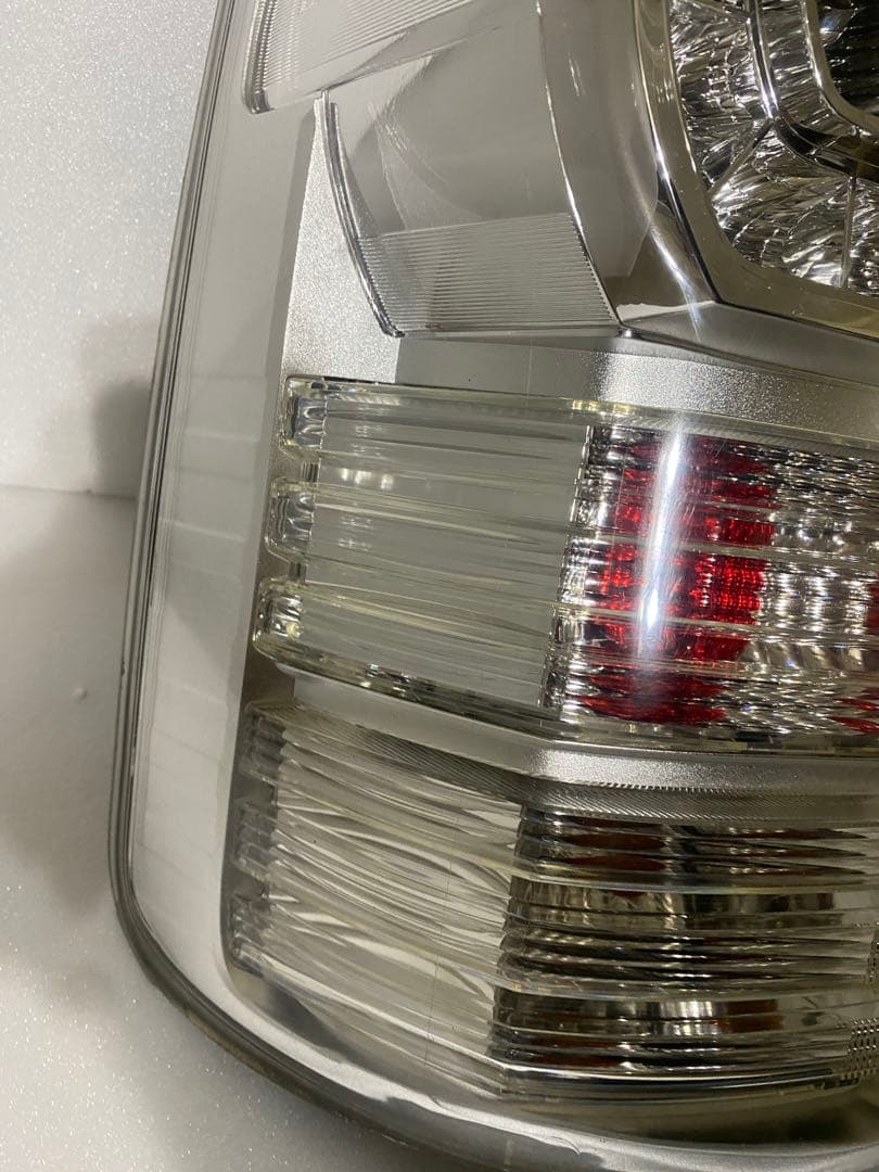 トヨタ ヴォクシー 70系 後期 純正LEDテールライト 左右セット