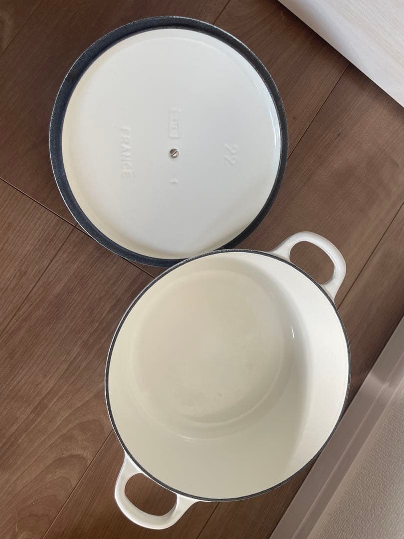 LE CREUSET ル・クルーゼ　ベージュ　両手鍋 22cm