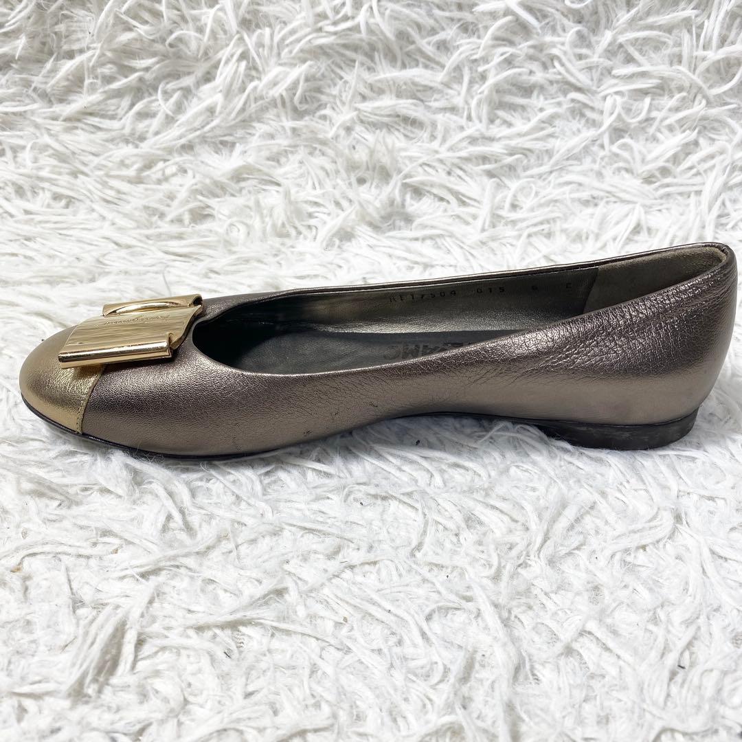 フェラガモ　フラットシューズ　バレエシューズ　ヴァラ　シャンパンゴールド