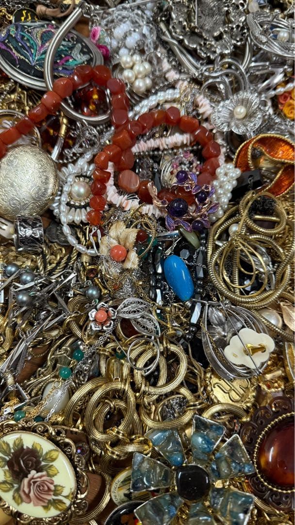 ❸アクセサリーイミテーション 約5.2キロ まとめ売り パールなど多数あり