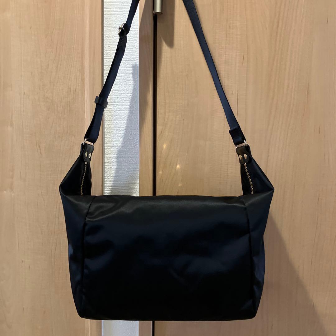 最終お値下げ☆russet clouds nylon スリングバッグ ブラック