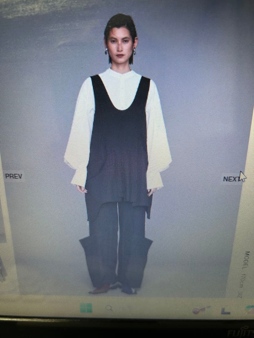 ⭐︎ UN3D. アンスリード⭐︎今季W TRIANGLE TUCK SH