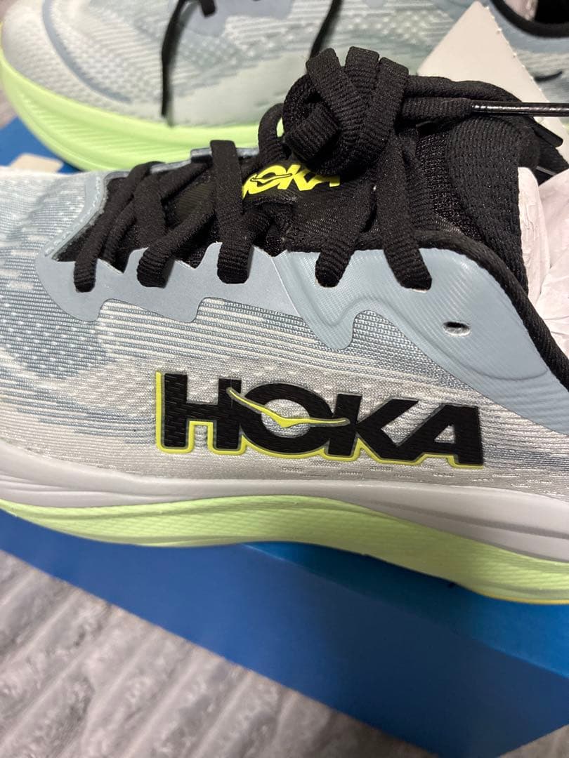 HOKA ランニングシューズ