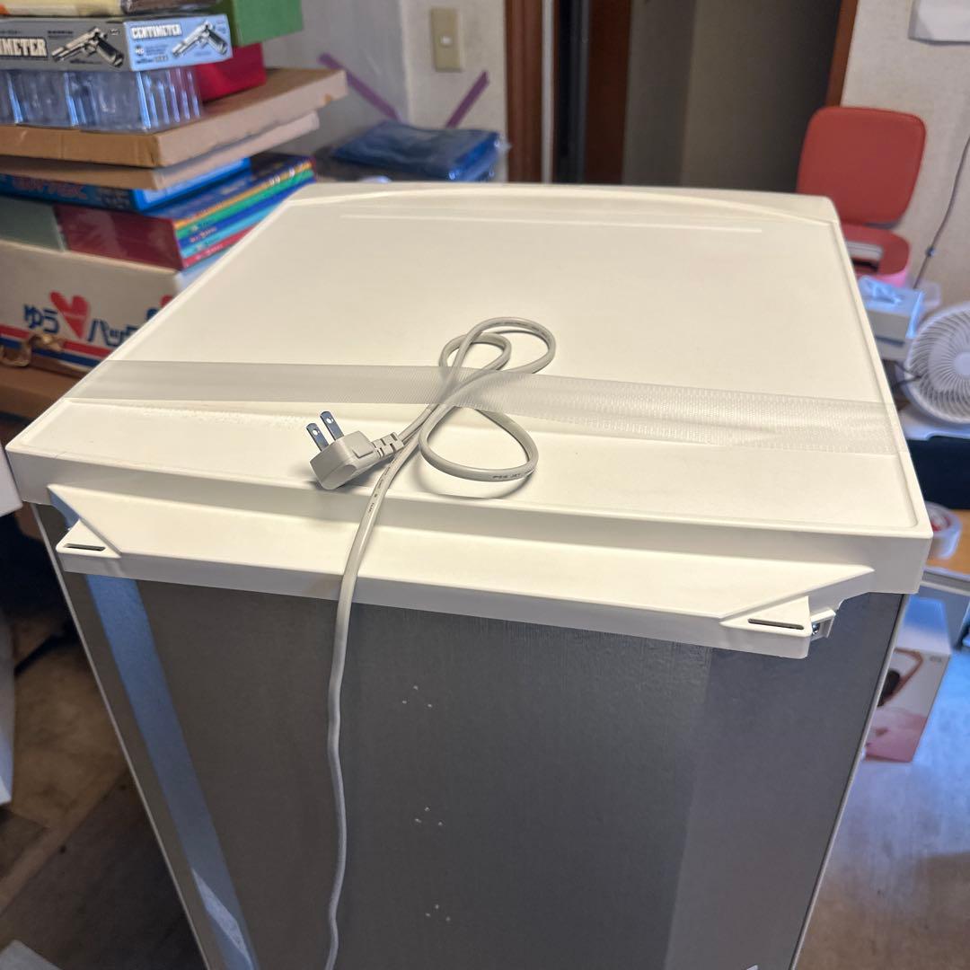 シャープ冷凍冷蔵庫　137L 横縞模様　ドア付け替え可　自動霜取り機能付き