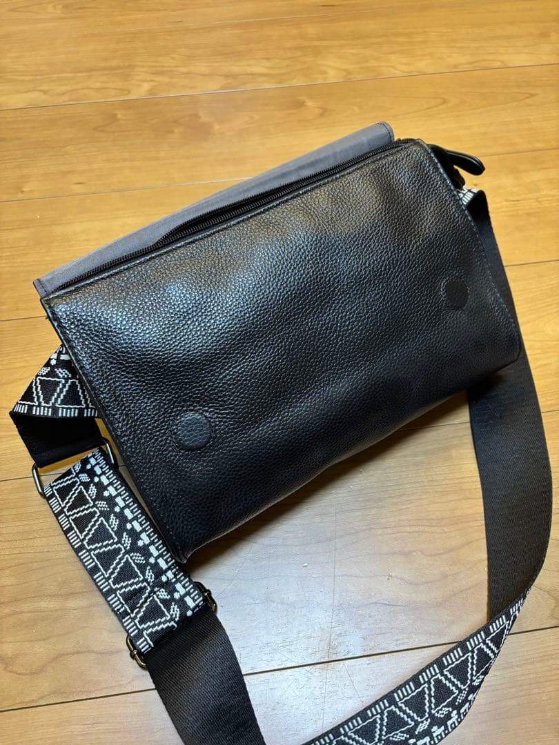 ear PAPILLONNER　イアパピヨネ 【WEB限定】柄テープボディバッグ