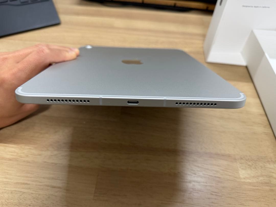 最新 IPad 第11世代 128GB Cellular キーボード付 A16