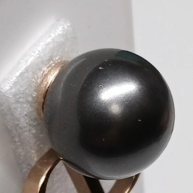 まい様　ディオール トライバルピアス ブラックパール調 CD ボール 片耳