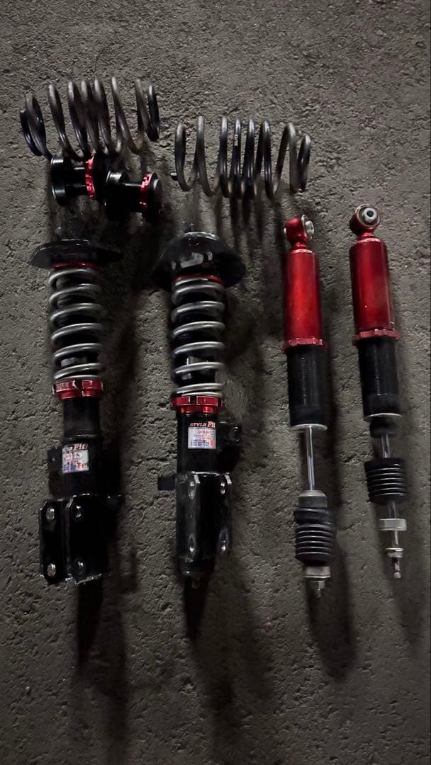 30プリウス　車高調　ピロ　BLITZ