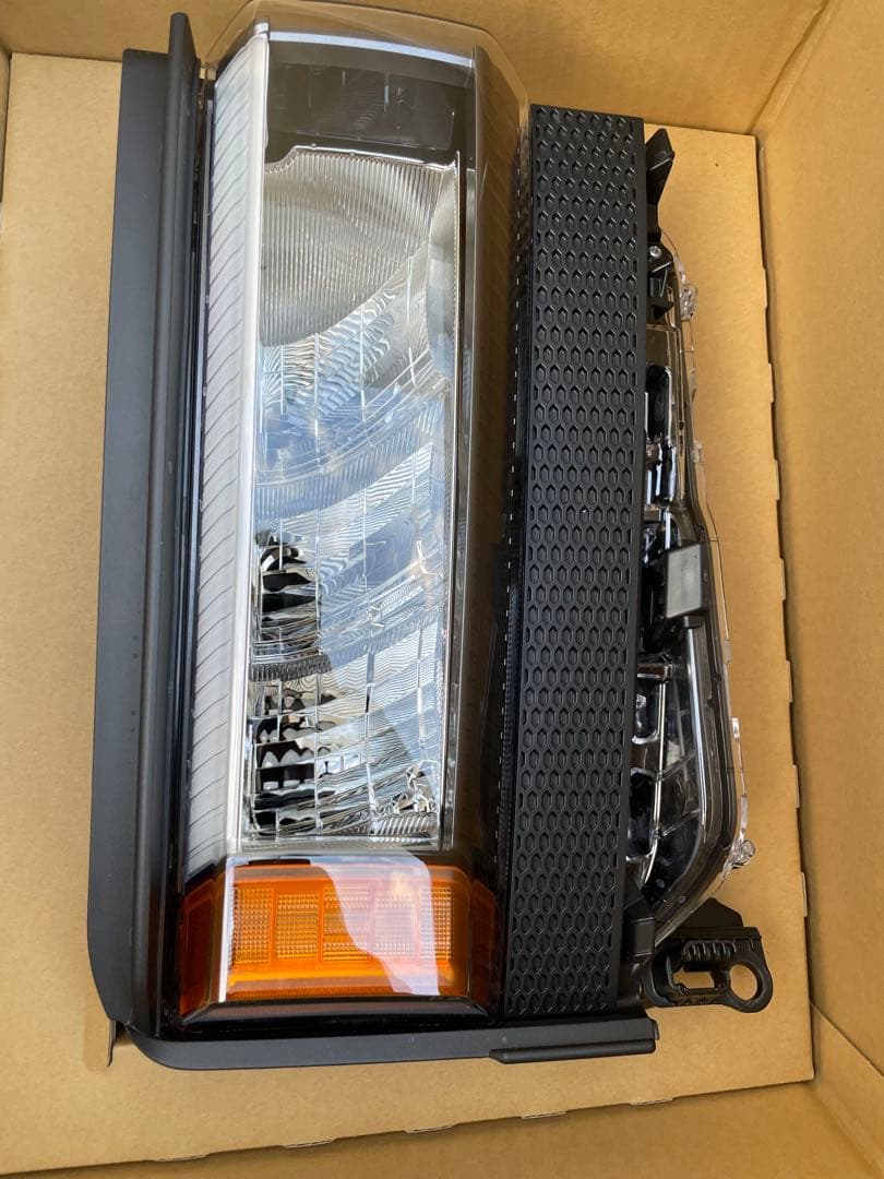 ランドクルーザー 250 リフレクターヘッドライト左右　角目 ランクル トヨタ