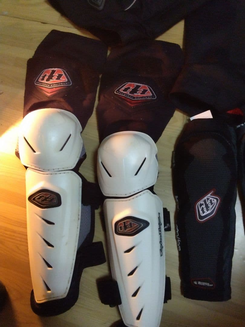 MTB BMX モトクロス　レーサー　トロイリーデザイン　プロテクター　膝　肘