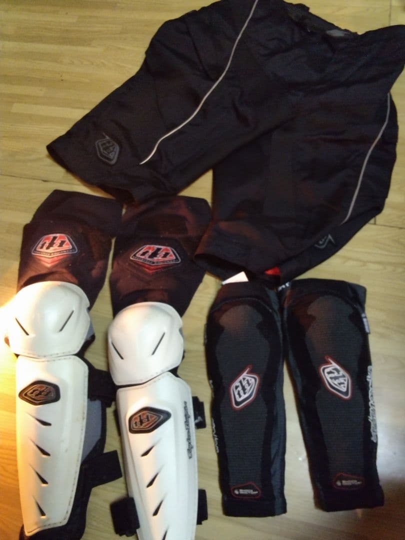 MTB BMX モトクロス　レーサー　トロイリーデザイン　プロテクター　膝　肘