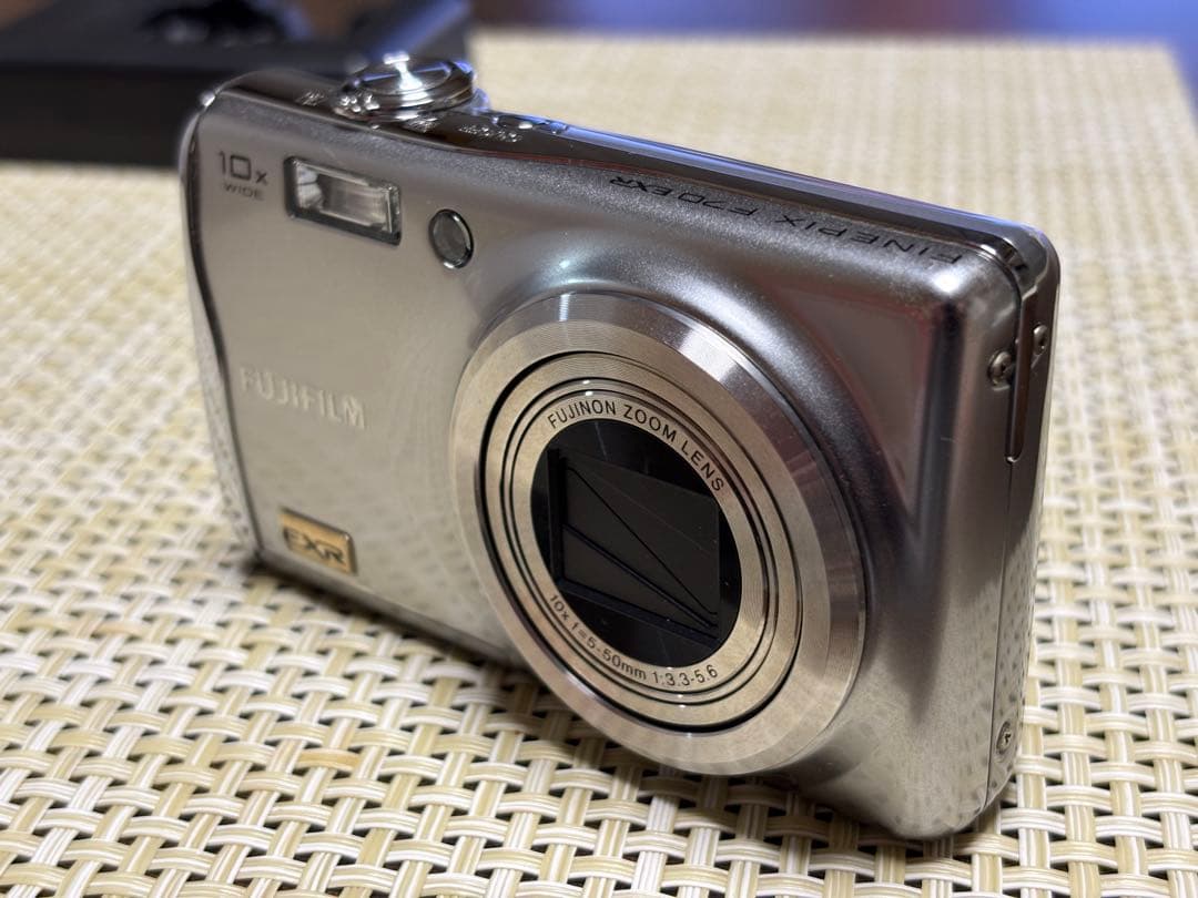 動作OK コンデジ FUJIFILM FINEPIX F70EXR 充電器付き