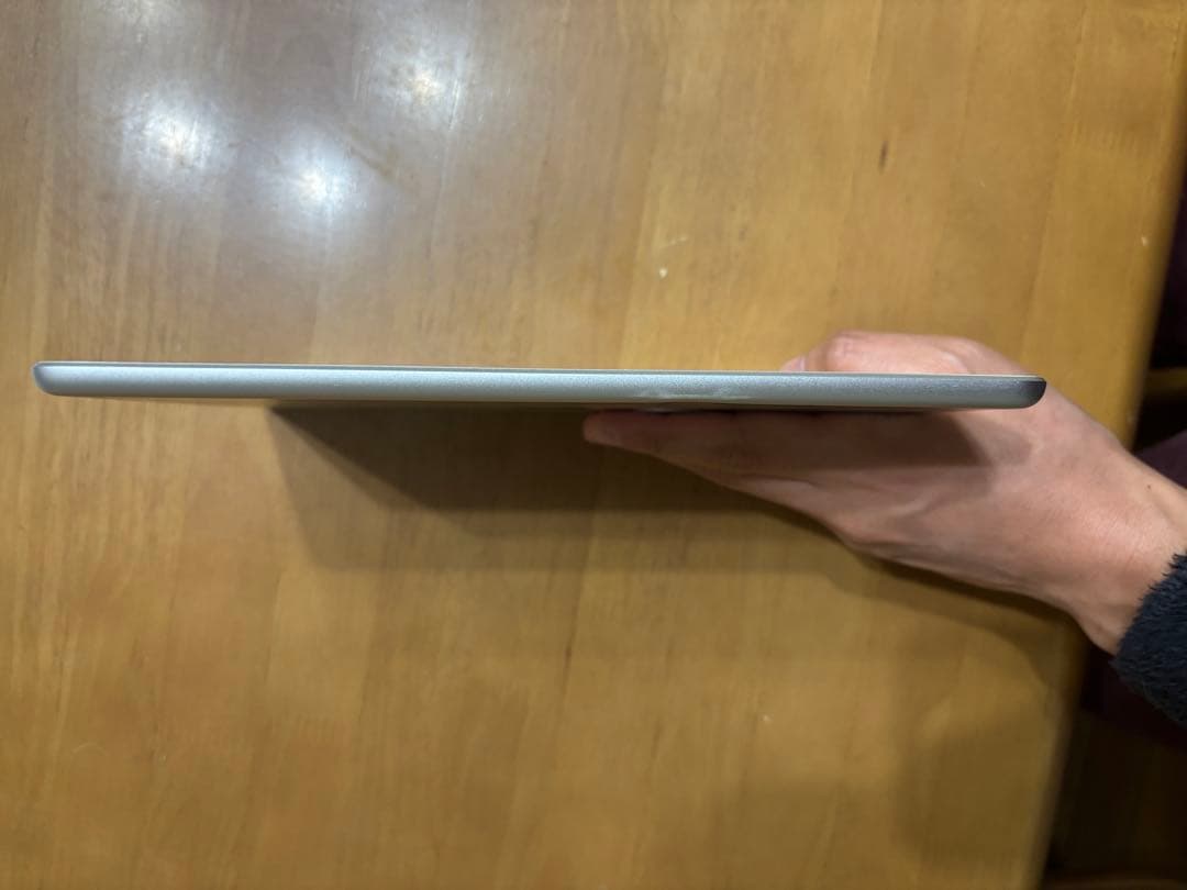 iPad第六世代（Wi-Fi+ Cellular）32GB