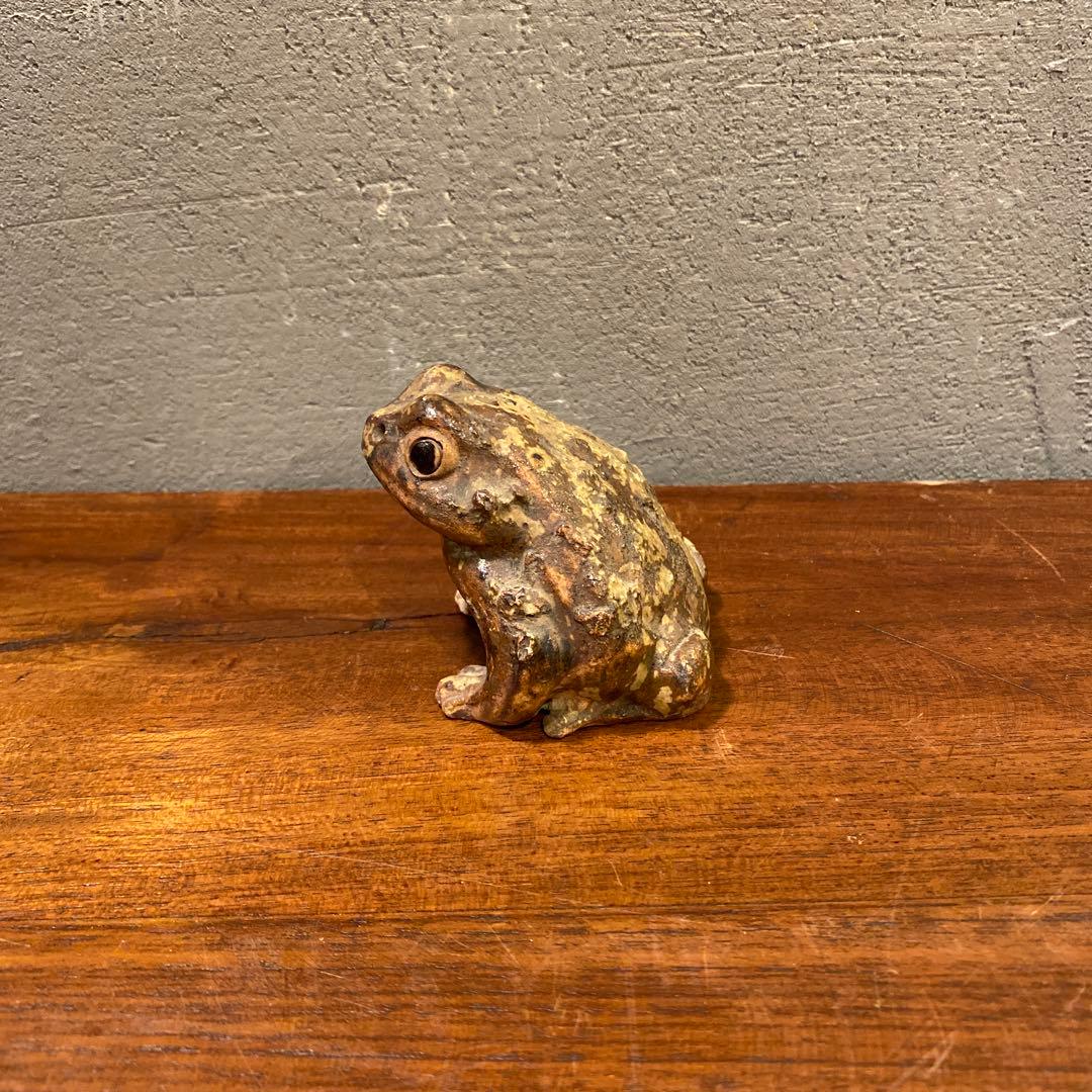 骨董品 蛙の置物 オブジェ カエル 時代物 陶器 コレクション 縁起物