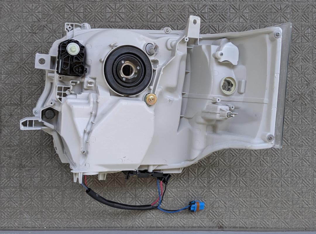 トヨタ　200系４型　ハイエース　ヘッドライト　左右　中古　社外品