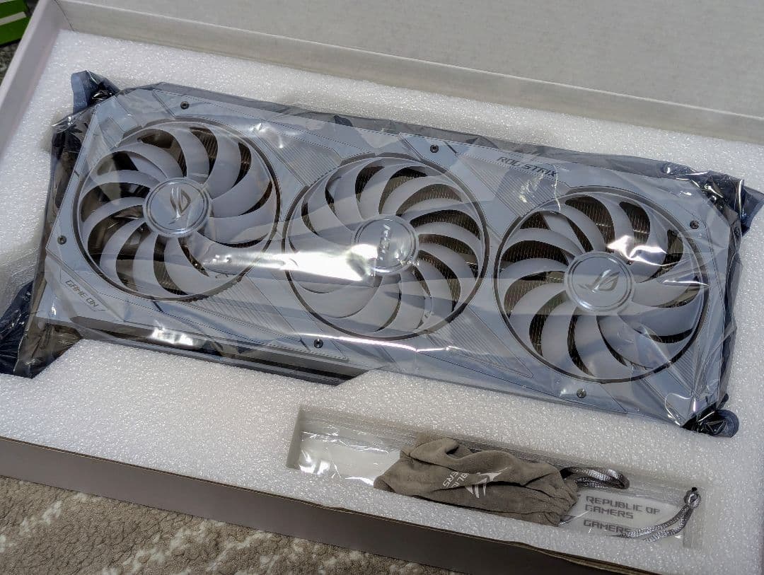 ASUS ROG STRIX GEFORCE RTX3070 OC ホワイト