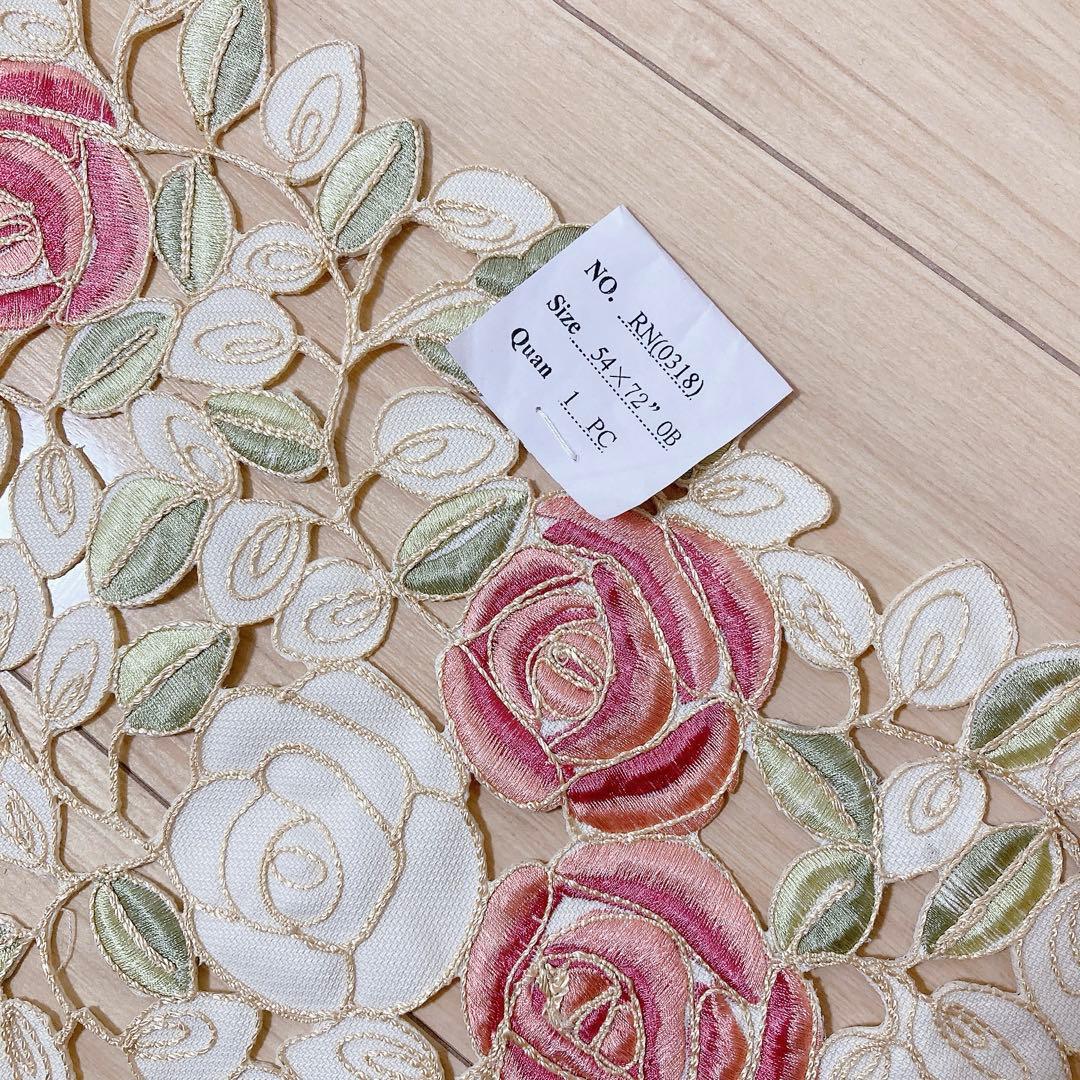 花柄刺繍(薔薇)　テーブルクロス 175×130cm 未使用品