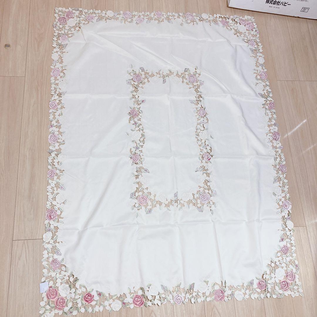 花柄刺繍(薔薇)　テーブルクロス 175×130cm 未使用品