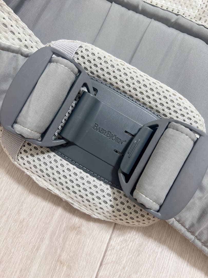 ベビービョルン　抱っこ紐 ハーモニー　クリーム