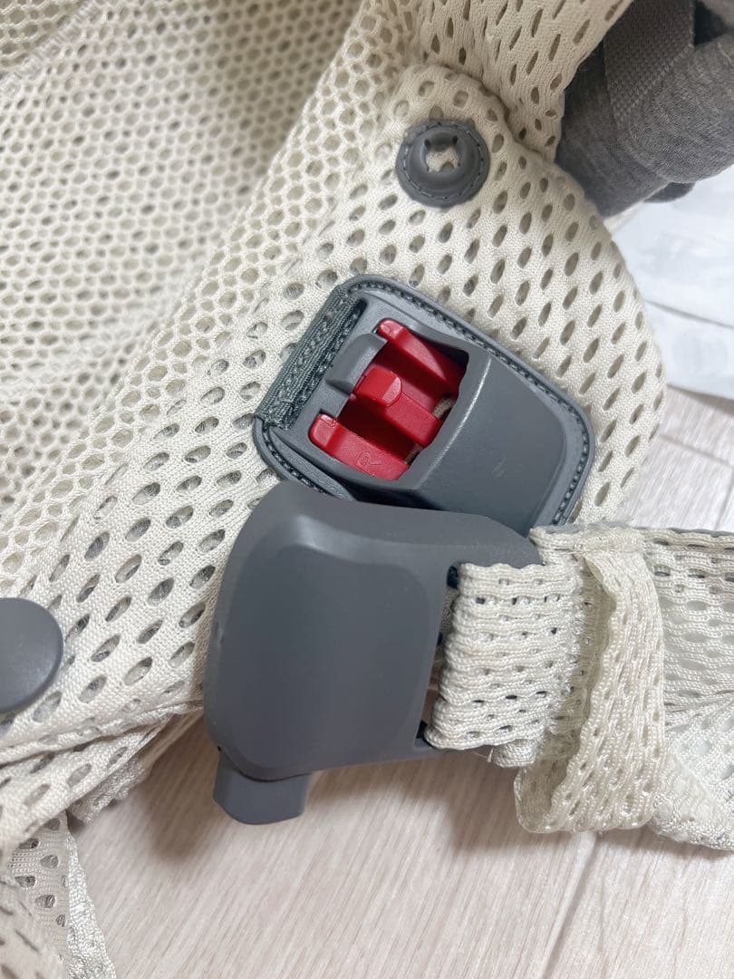 ベビービョルン　抱っこ紐 ハーモニー　クリーム