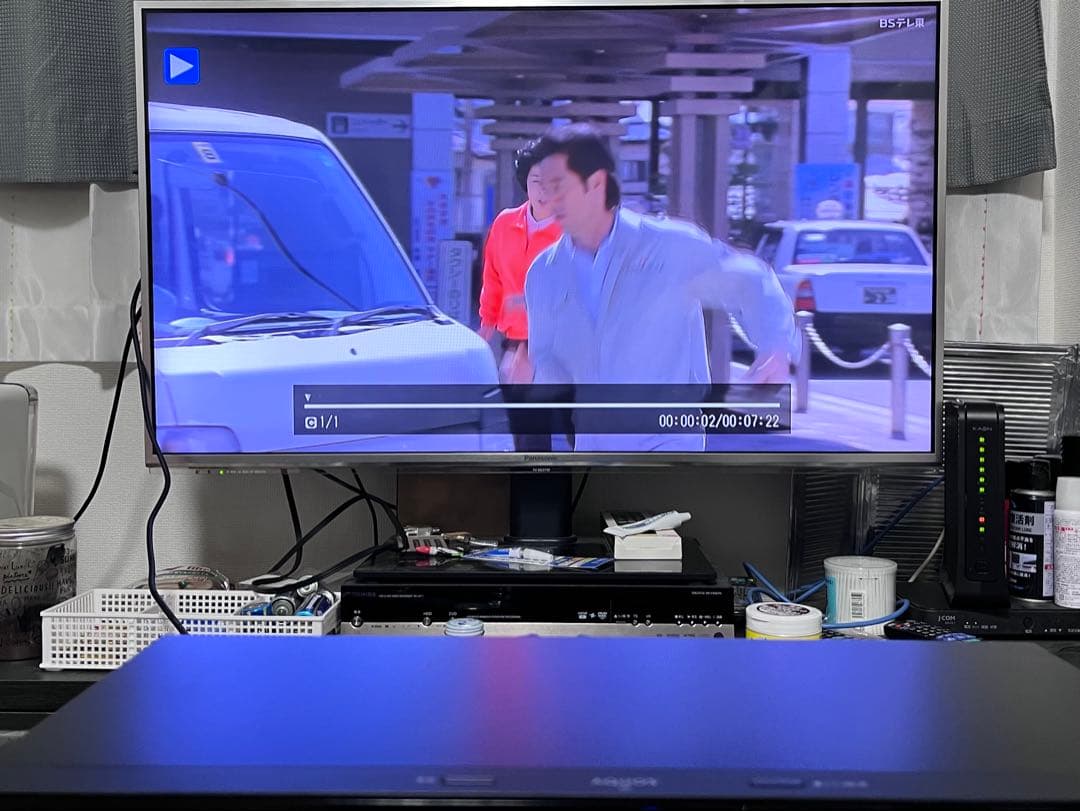 リモコン付　2番組録音　シャープ　ブルーレイレコーダー　2B-C05BW1