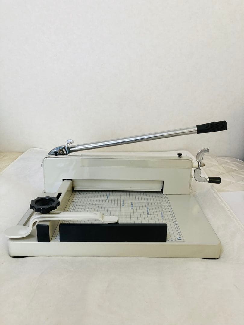 業務用　大型裁断機　ペーパーカッター　サイズ　A4　B5　A5　B6　B7