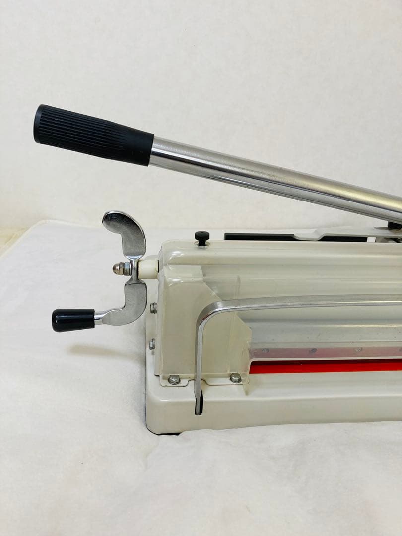 業務用　大型裁断機　ペーパーカッター　サイズ　A4　B5　A5　B6　B7