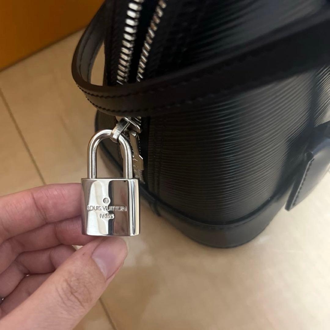 Louis Vuitton M59217 アルマ BB エピ スカーフなし