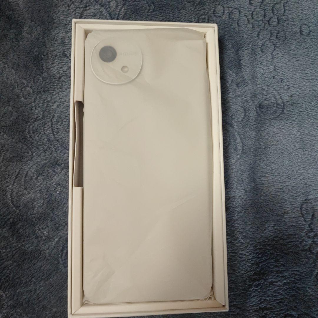 docomo版 AQUOS wish 5 スマートフォン本体　ホワイト