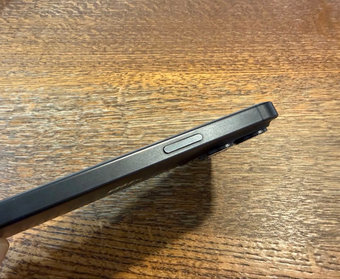 Apple iPhone 15 Pro ブラックチタニウム