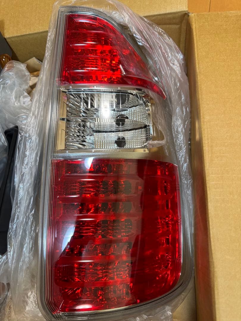 トヨタ70系ノア純正テールランプ