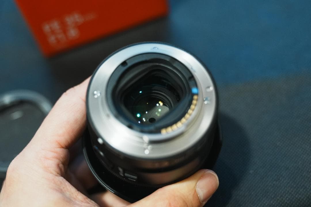 新品同様 SONY 35mm F1.8 SEL35F18F フルサイズ