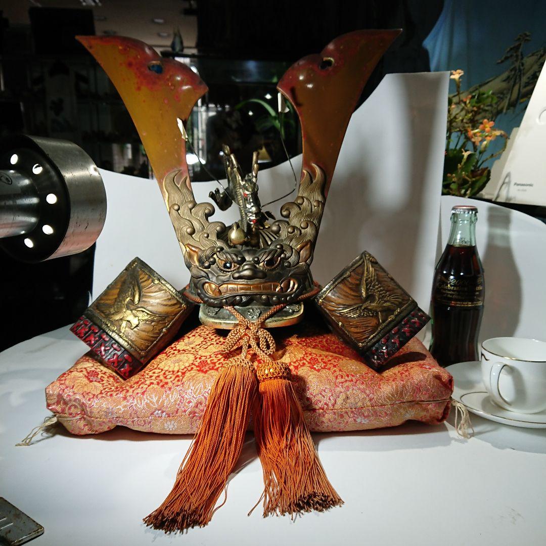 鉄兜  〜  座布団と紐にやや色汗の感じです。