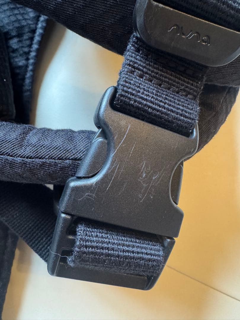 ヌナ　抱っこ紐　ブラック