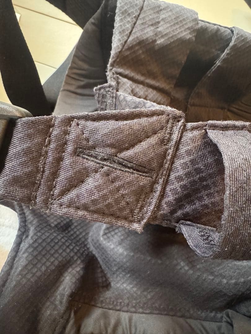 ヌナ　抱っこ紐　ブラック