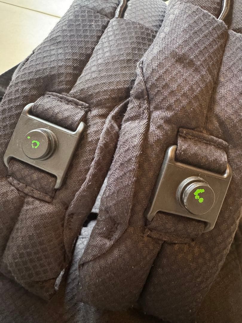 ヌナ　抱っこ紐　ブラック