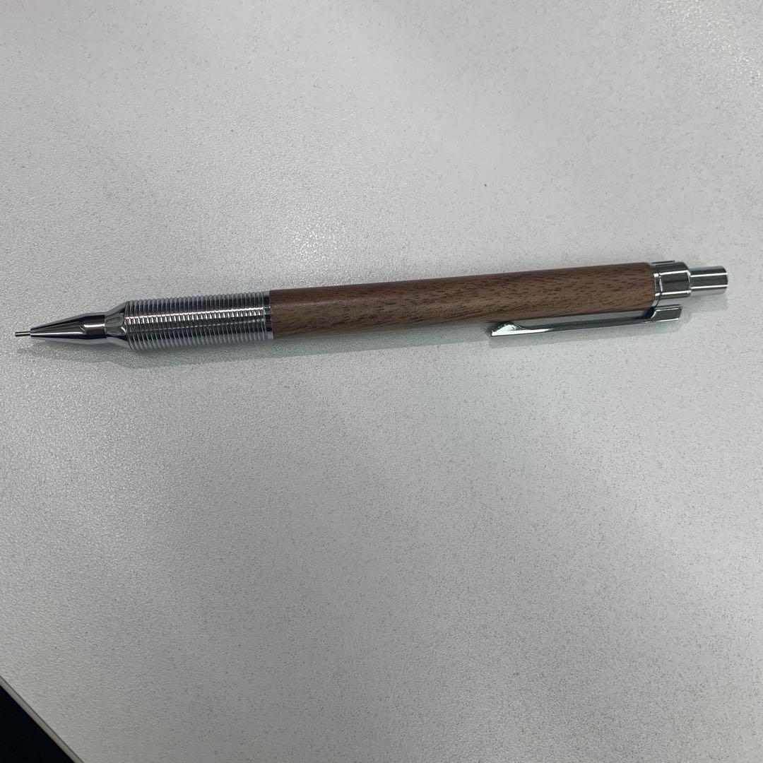 木製と金属のボールペンセット